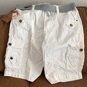 BNWT Men's White Cargo Shorts with Belt